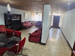 Foto 3 de Se Vende Amplia Casa De 2 Pisos En Calle Guzmán Barrón - Trujillo (aipanaque)