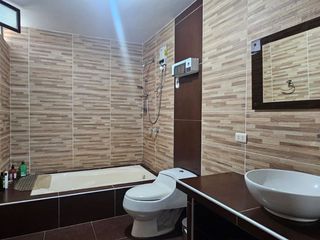 Foto 9 de Se Vende Amplia Casa De 2 Pisos En Calle Guzmán Barrón - Trujillo (aipanaque)