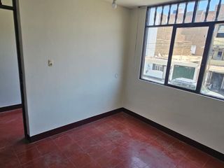 Foto 13 de Se Vende Amplia Casa De 2 Pisos En Calle Guzmán Barrón - Trujillo (aipanaque)