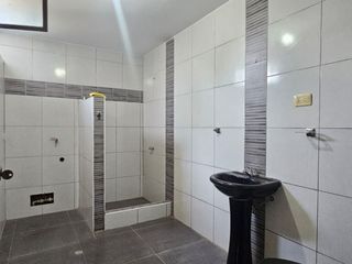 Foto 16 de Se Vende Amplia Casa De 2 Pisos En Calle Guzmán Barrón - Trujillo (aipanaque)