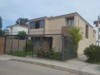 ALQUILER DE HERMOSA Y AMPLIA CASA DE 4 DORMITORIOS EN URB. LA CAPULLANA - SURCO, LIMA, PERÚ