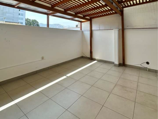 Foto 12 de Casa Remodelada en Surco en Lima Perú con Piscina, Terraza y Espacios Amplios