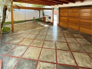Foto 17 de Casa Remodelada en Surco en Lima Perú con Piscina, Terraza y Espacios Amplios