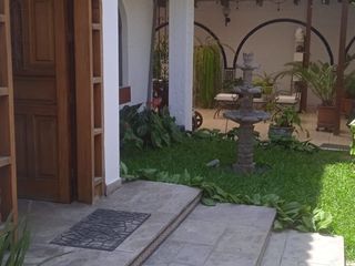 Foto 1 de VENDO EXCELENTE CASA CON CHIMENEA EN SAN BORJA CERCA A PARQUE Y AV. PARQUE SUR