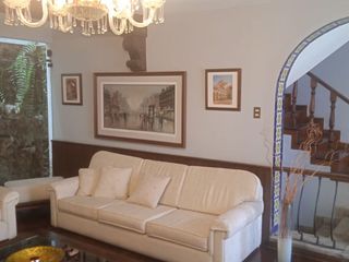 Foto 8 de VENDO EXCELENTE CASA CON CHIMENEA EN SAN BORJA CERCA A PARQUE Y AV. PARQUE SUR