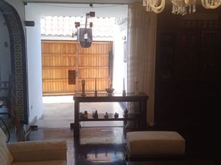 Foto 10 de VENDO EXCELENTE CASA CON CHIMENEA EN SAN BORJA CERCA A PARQUE Y AV. PARQUE SUR