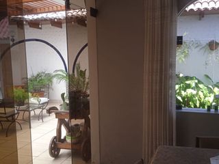 Foto 23 de VENDO EXCELENTE CASA CON CHIMENEA EN SAN BORJA CERCA A PARQUE Y AV. PARQUE SUR