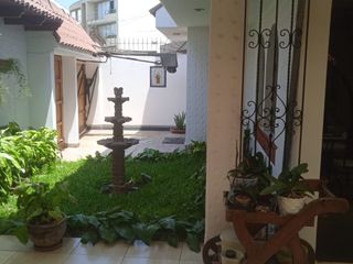 Foto 28 de VENDO EXCELENTE CASA CON CHIMENEA EN SAN BORJA CERCA A PARQUE Y AV. PARQUE SUR