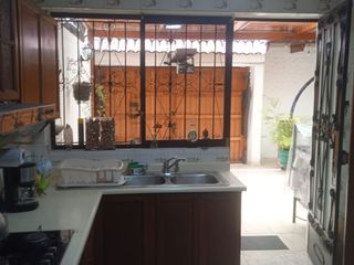 Foto 35 de VENDO EXCELENTE CASA CON CHIMENEA EN SAN BORJA CERCA A PARQUE Y AV. PARQUE SUR