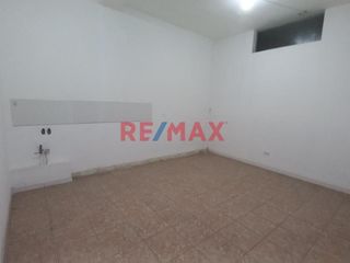 Foto 15 de Amplia Casa De 2 Pisos Av. Miguel Grau Smp