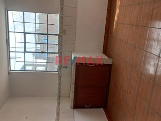 Foto 6 de Amplia Casa De 2 Pisos Av. Miguel Grau Smp