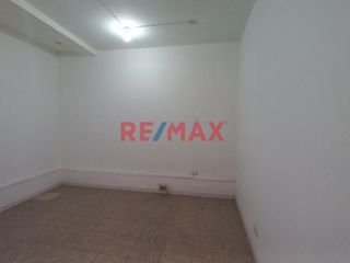 Foto 7 de Amplia Casa De 2 Pisos Av. Miguel Grau Smp