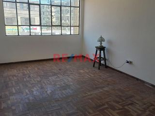 Foto 18 de Amplia Casa De 2 Pisos Av. Miguel Grau Smp