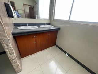 Foto 13 de CIUDADELA URDESA VENDO   PRECIOSA Y AMPLIA CASA, FULL ACABADOS IDEAL PARA OFICINAS, BODEGAS O VIVIENDA