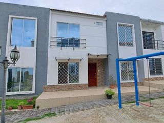 Foto 1 de casa amoblada de venta en manta condominio privado