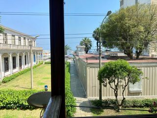 Foto 1 de Venta de amplio departamento en Ancón