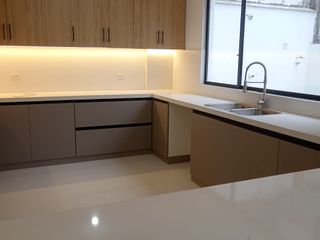 Foto 5 de DEPARTAMENTO DUPLEX - 4 DORMITORIOS CON BAÑO PRIVADO - LOMAS DE MONTESERRIN - UDLA - ECOPARK - ACADEMIA COTOPAXI