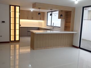 Foto 1 de DEPARTAMENTO DUPLEX - 4 DORMITORIOS CON BAÑO PRIVADO - LOMAS DE MONTESERRIN - UDLA - ECOPARK - ACADEMIA COTOPAXI