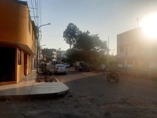 Foto 2 de VENTA DE CASA COMO TERRENO EN S.M.P