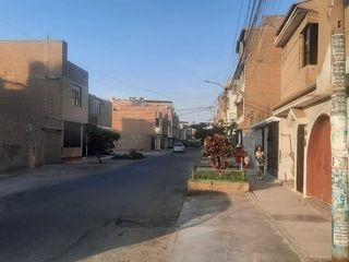 Foto 4 de VENTA DE CASA COMO TERRENO EN S.M.P