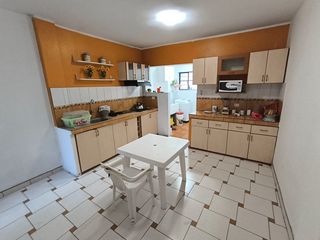 Foto 6 de Venta De Casa Multifamiliar - 3 Pisos - Urb Cayran - SMP