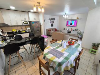 Foto 7 de Venta De Casa Multifamiliar - 3 Pisos - Urb Cayran - SMP