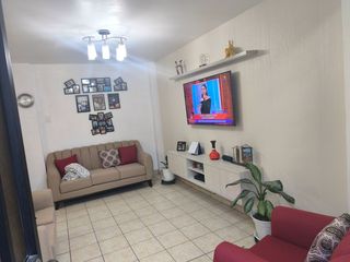 Foto 8 de Venta De Casa Multifamiliar - 3 Pisos - Urb Cayran - SMP