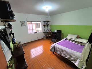 Foto 10 de Venta De Casa Multifamiliar - 3 Pisos - Urb Cayran - SMP