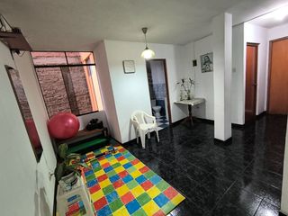 Foto 11 de Venta De Casa Multifamiliar - 3 Pisos - Urb Cayran - SMP