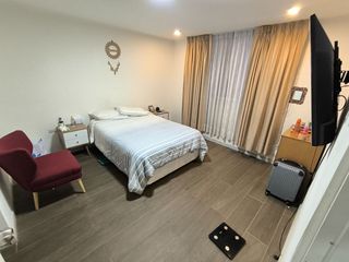 Foto 13 de Venta De Casa Multifamiliar - 3 Pisos - Urb Cayran - SMP