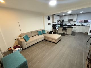 Foto 14 de Venta De Casa Multifamiliar - 3 Pisos - Urb Cayran - SMP
