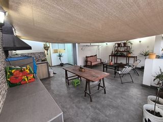 Foto 16 de Venta De Casa Multifamiliar - 3 Pisos - Urb Cayran - SMP