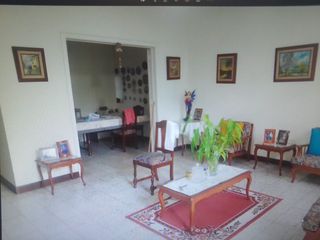 Foto 3 de VENTA CASA DOS PLANTAS-OPCION DE LOCAL COMERCIAL
