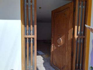 Foto 2 de AMPLIA CASA EN URB. LA NORIA-TRUJILLO