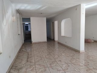 Foto 8 de AMPLIA CASA EN URB. LA NORIA-TRUJILLO