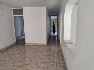 Foto 9 de AMPLIA CASA EN URB. LA NORIA-TRUJILLO