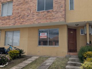 Foto 2 de CASA DE VENTA 3 DORMITORIOS DENTRO DE CONJUNTO EN CARCELEN CERCA A TERMINAL TERRESTRE