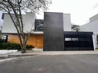 Foto 1 de CASA EN VENTA EN SECTOR TANDA NAYÓN DE 4 DORMITORIOS QUITO ECUADOR