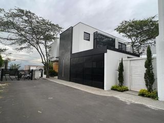 Foto 4 de CASA EN VENTA EN SECTOR TANDA NAYÓN DE 4 DORMITORIOS QUITO ECUADOR