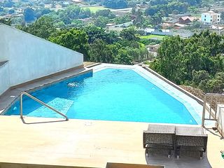 Foto 1 de SE VENDE ESTUPENDA CASA EN PACHACAMAC *AMPLIO JARDÍN *TERRAZA *PISCINA *1.200 M2 *PRECIO DE OCASIÓN