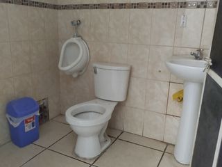 Foto 3 de VENTA DE CASA - LOCAL COMERCIAL EN CHOSICA