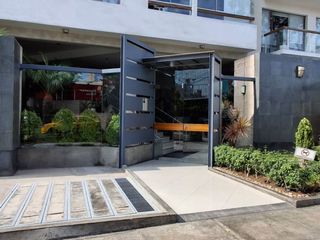 Foto 1 de Luminoso departamento de 3 dormitorios en Miraflores - venta