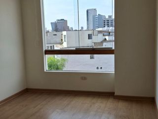 Foto 15 de Luminoso departamento de 3 dormitorios en Miraflores - venta