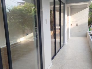 Foto 3 de VENTA DE DEPARTAMENTO EN SEGUNDO PISO DE ESTRENO EN LINCE