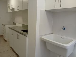 Foto 4 de Se alquila departamento con jardín y cochera, dentro de condominio en Bellavista
