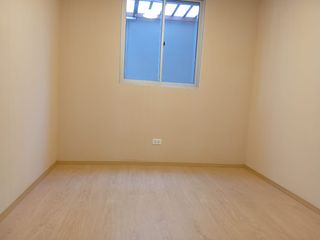Foto 7 de Se alquila departamento con jardín y cochera, dentro de condominio en Bellavista