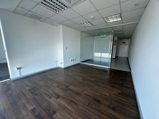 Foto 11 de Alquiler oficina implementada cerca a embajada USA y CC El Polo 🔝