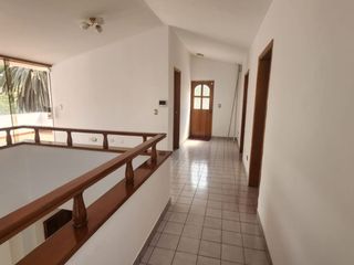 Foto 6 de Excelente Ocasión - Casa Estilo Rústico 680 m² - Av Laguna Grande, La Molina