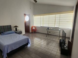 Foto 9 de Excelente Ocasión - Casa Estilo Rústico 680 m² - Av Laguna Grande, La Molina