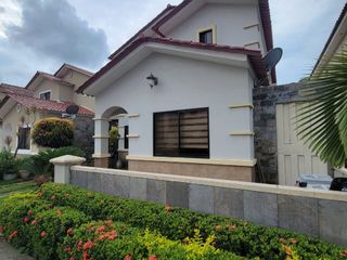 Foto 2 de EN VENTA DE OPORTUNIDAD, LUJOSA Y AMPLIA CASA DE 4 DORMITORIOS EN CIUDAD CELESTE PRIMERAS ETAPAS, NUEVO SAMBORONDON